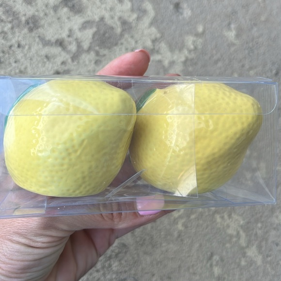 New lemon salt and pepper shakers - Picture 5 of 10